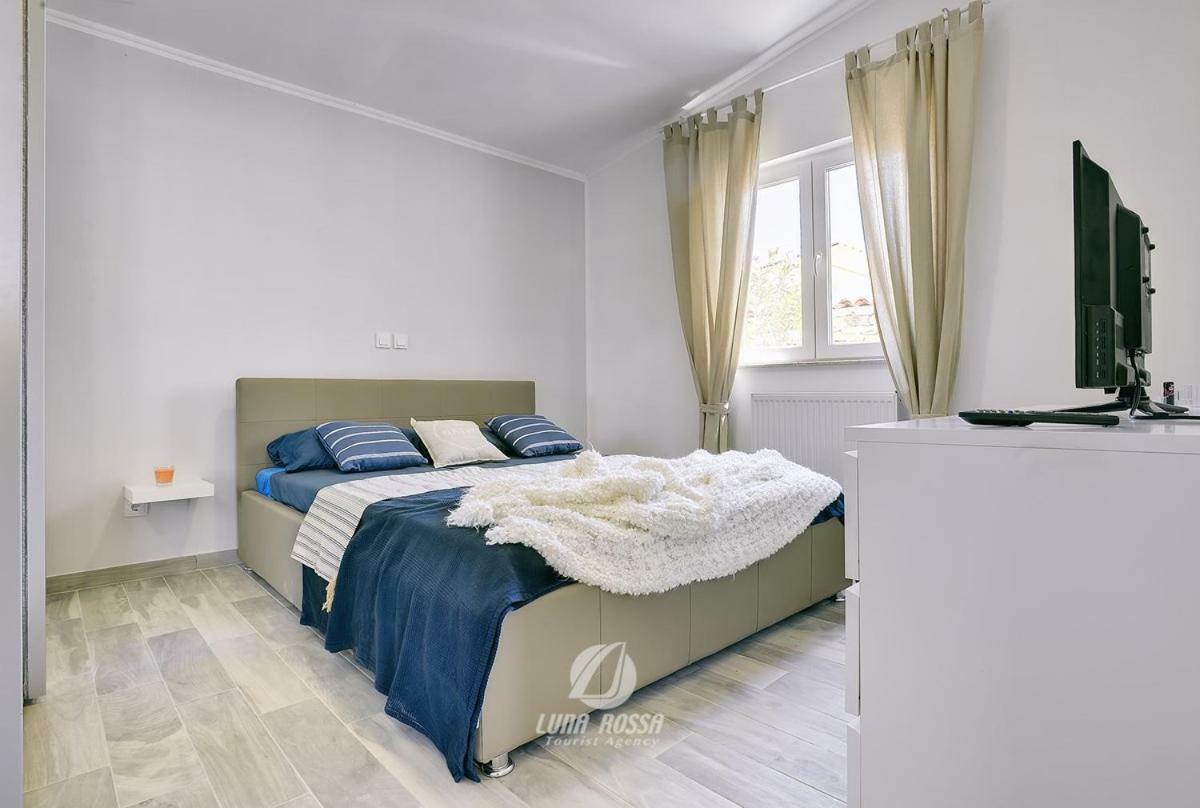 Villa Emily Peroj Esterno foto